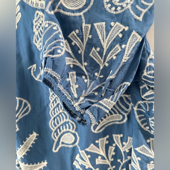 NWT SZ L Solitaire Blue and White Embroidered Blouse - Picture 4 of 8